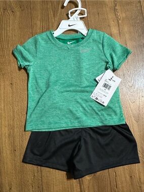 Nike Kids Green and Black Active Matching Set